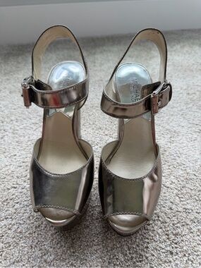 Michael Kors Silver Metallic LondonPeep-Toe Platform Sandals